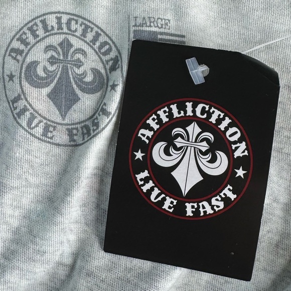 Affliction Women’s Graphic Short Sleeve V-Neck -Size: Large -NWT - Picture 11 of 12